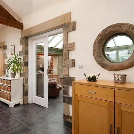 East Lodge, Yorkshire * Bedale