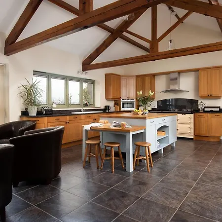 East Lodge, Yorkshire * Bedale