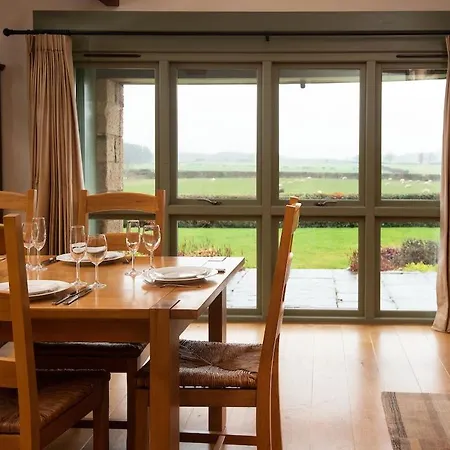 East Lodge, Yorkshire * Bedale